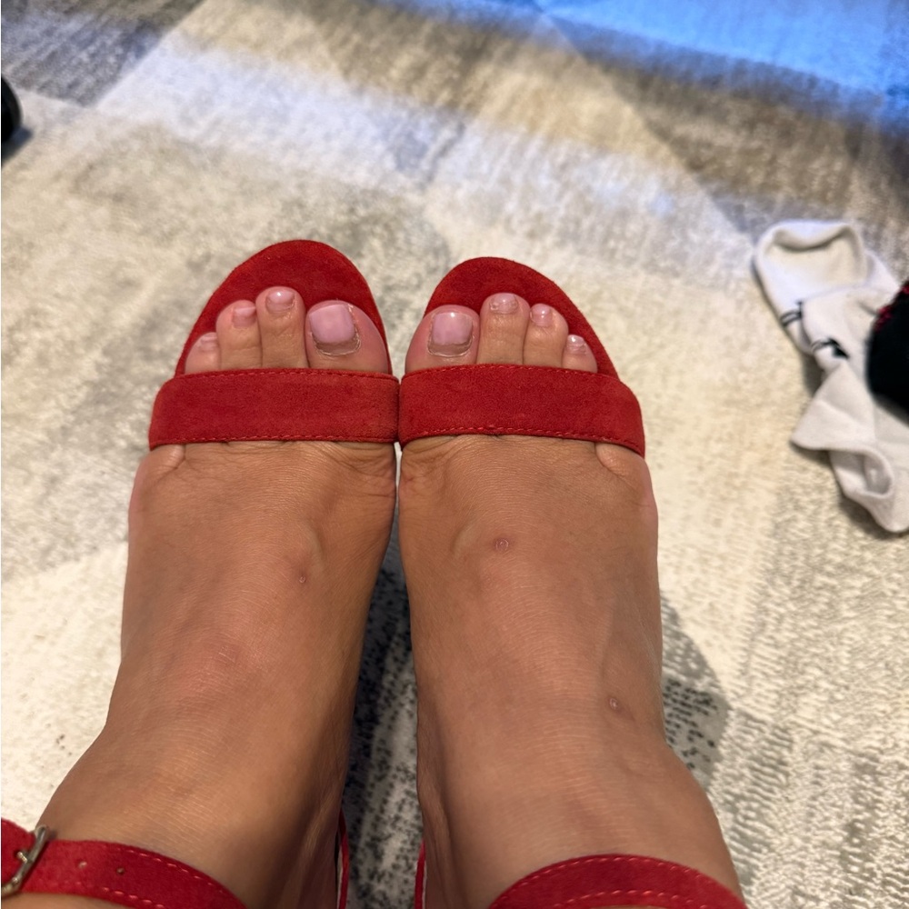 Sexy pre loved Steve Madden Red Heels Vibrant